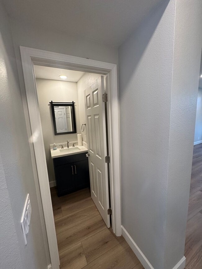 Building Photo - Townhome in Laguna Niguel!