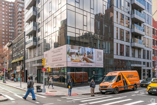 Building Photo - 300 W 30th St