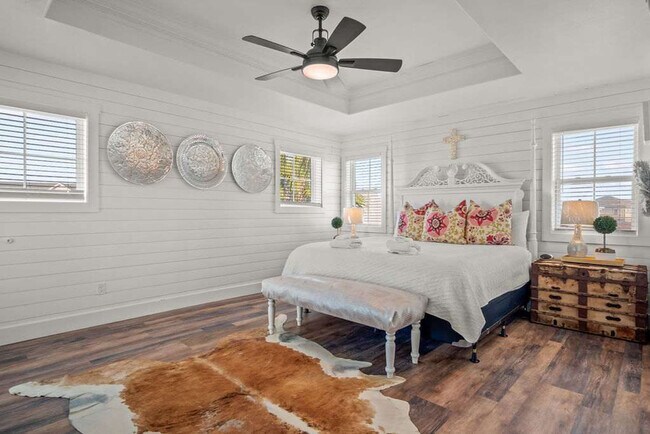 Building Photo - 707 Parkplace-SI ID1036727P