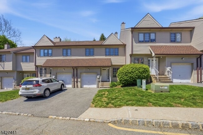Building Photo - 11 Deer Hill Ct