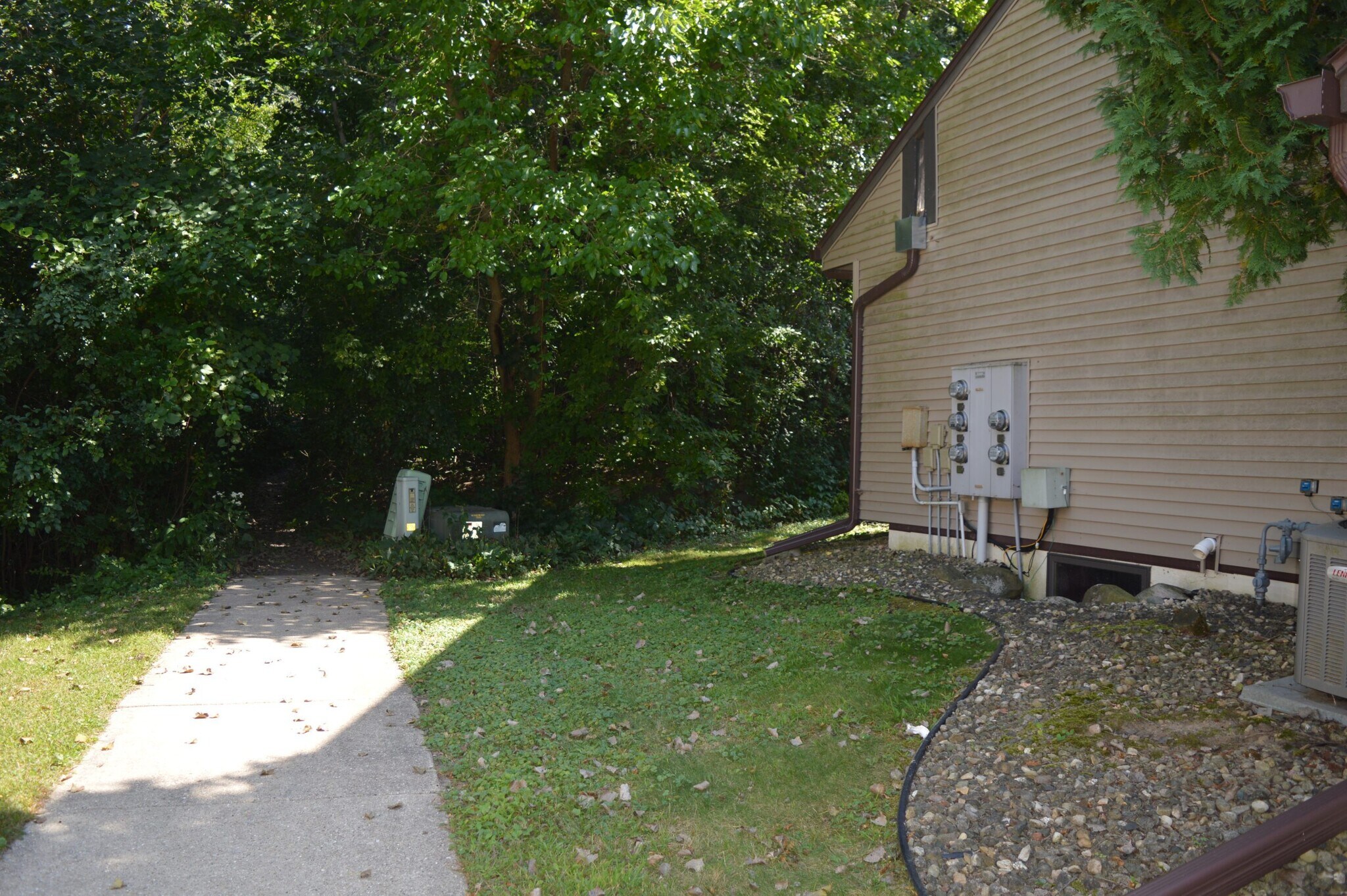Building Photo - 143 Ponwood Cir