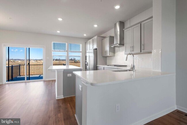 Building Photo - 331 Ensemble Wy