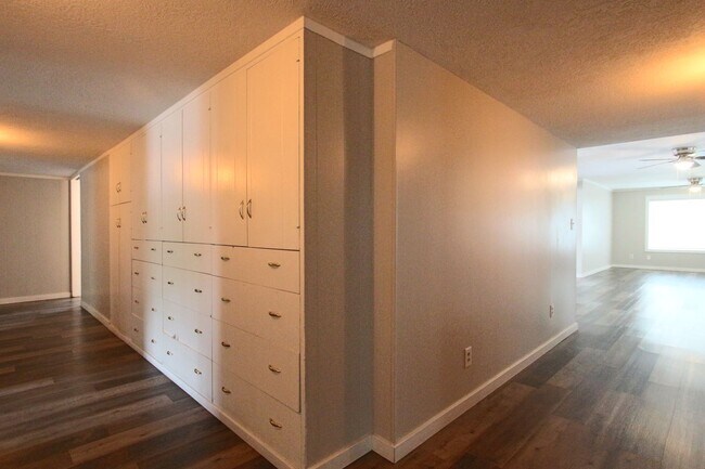 Building Photo - Updated Classic - Mid Century 4/2 2600 sf. All one level.