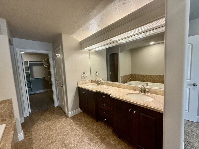 Building Photo - 2034 E 4500 S