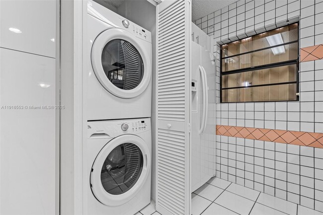 Building Photo - 7003 Crown Gate Ct