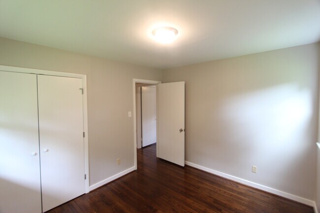 Building Photo - 3025 La Haven Cir