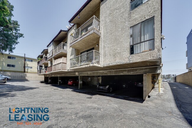 Building Photo - 6827 Whitsett Ave