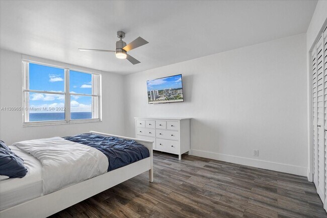 Building Photo - 2101 S Ocean Dr