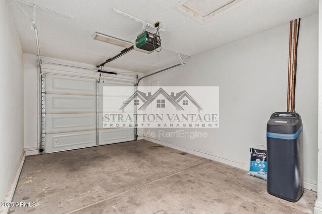 Building Photo - 733 E Halifax St