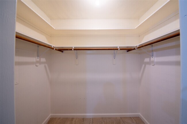 Building Photo - 1011 Twinbrooke Dr