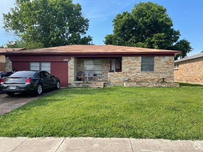 Building Photo - 9525 Crestshire Dr