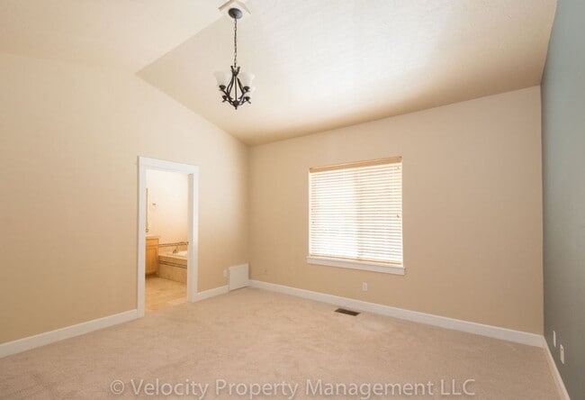 Building Photo - Beautiful home on a private cut-de-sac!