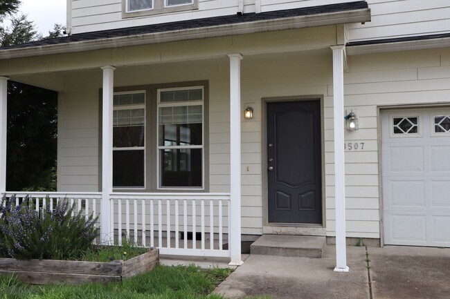 Building Photo - 9507 NE 39th Ave