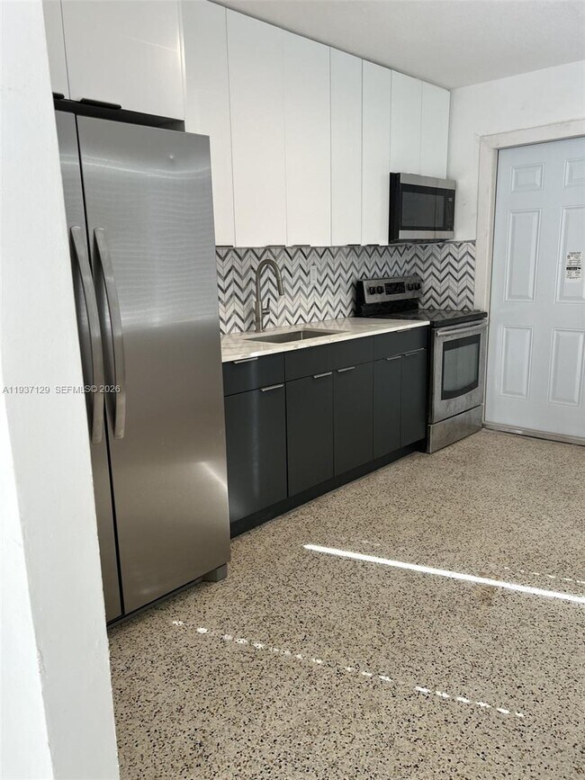 Building Photo - 1023 NW 33rd St