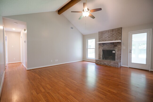 Building Photo - 122 Longleaf Cir