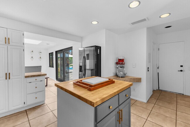 Building Photo - 45680 Vista Dorado Dr