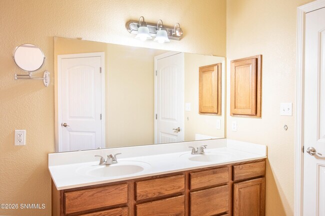 Building Photo - 4032 Cll De Estrellas