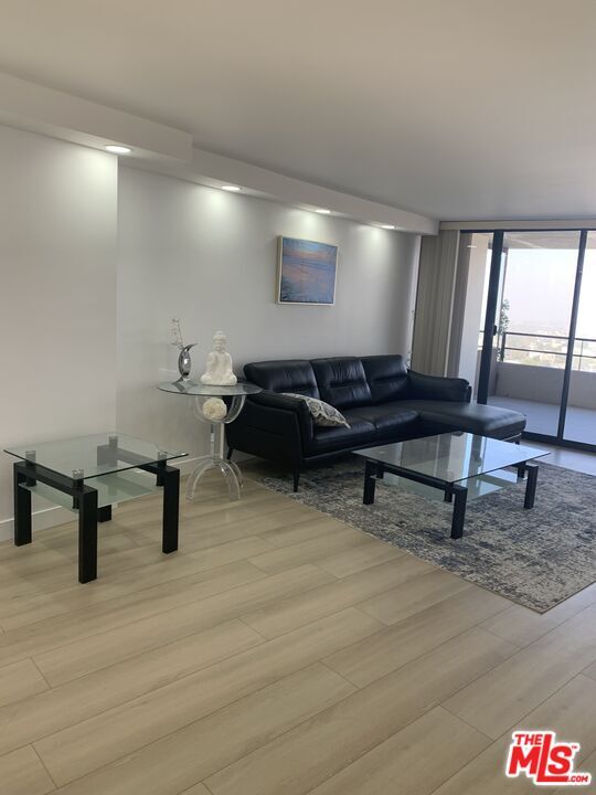 Building Photo - 4265 Marina City Dr