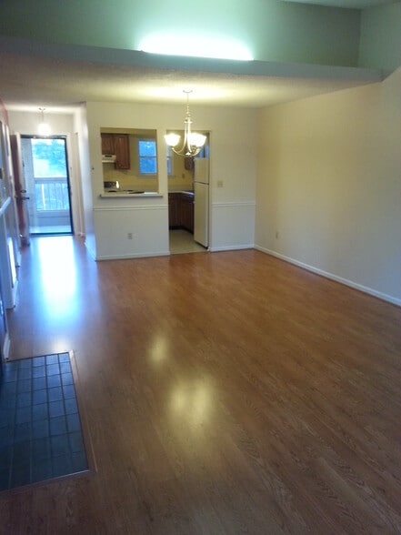 Living Room - 132 Edgewater Ln