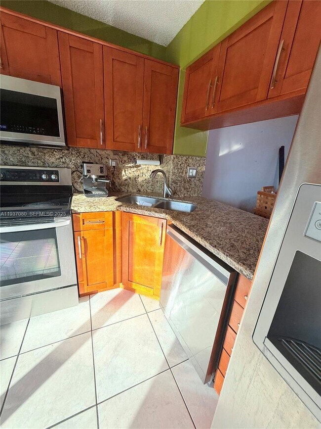 Building Photo - 2162 W 60th St