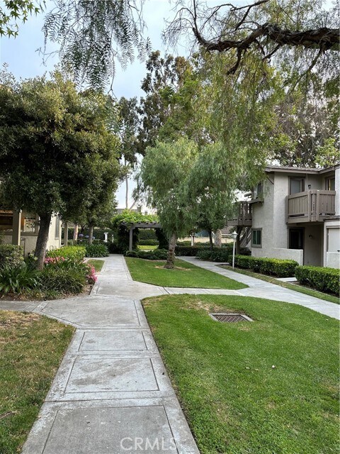 Building Photo - 35 Smokestone