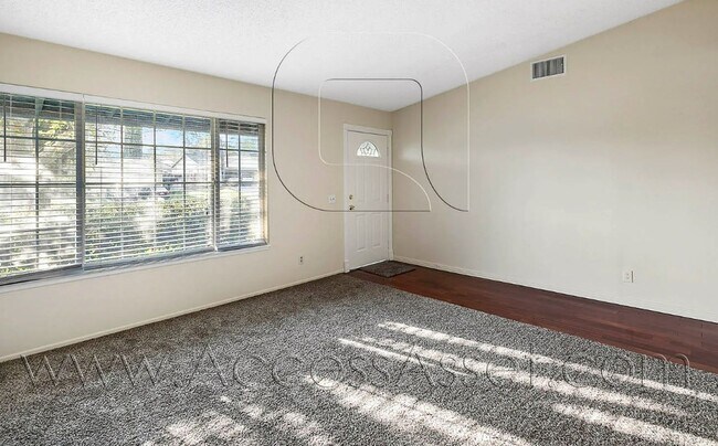 Building Photo - Lovely Single Story 4 Bed/2 Bath Home In R...