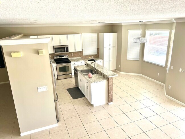 Building Photo - 2531 Sawyer Terrace