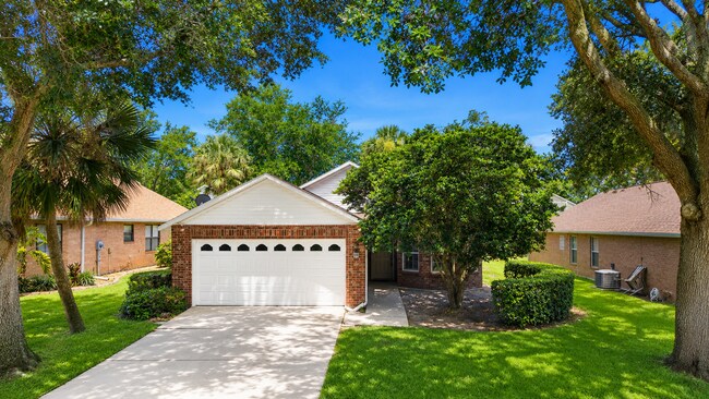 Building Photo - Renovated Brick Home in Gated Community