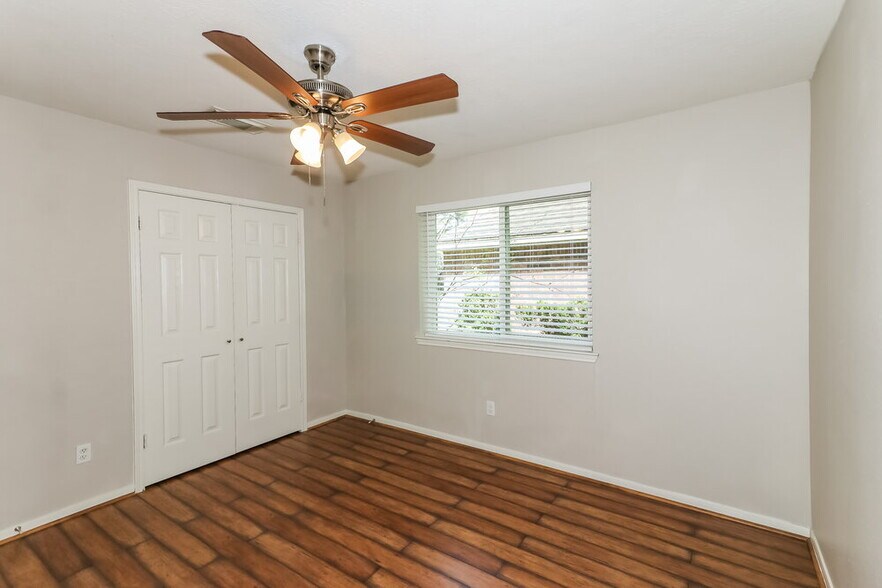 Building Photo - 2203 St James Pl