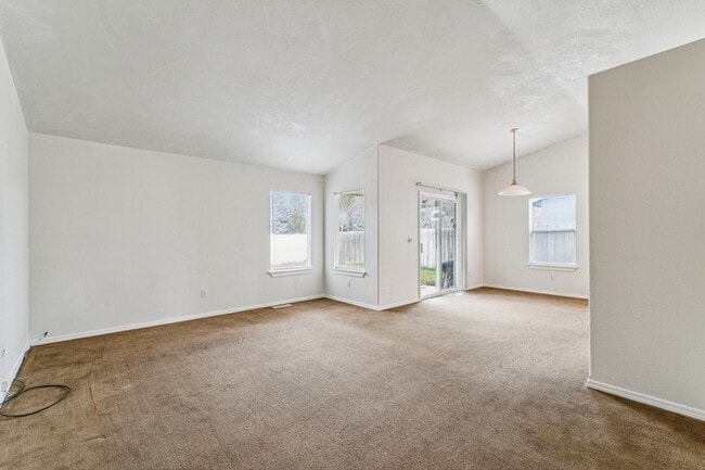 Building Photo - 13402 W Persimmon St