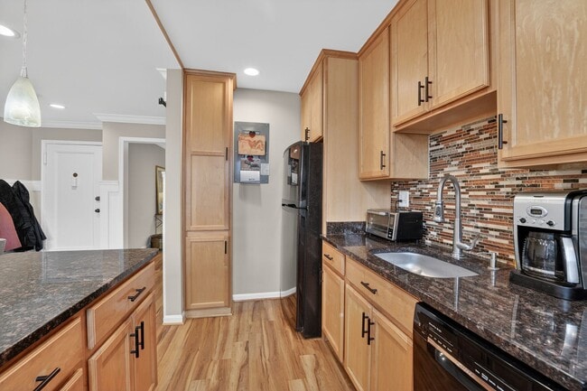 Building Photo - 2208 Colston Dr