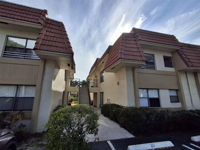 Building Photo - 11122 Royal Palm Blvd