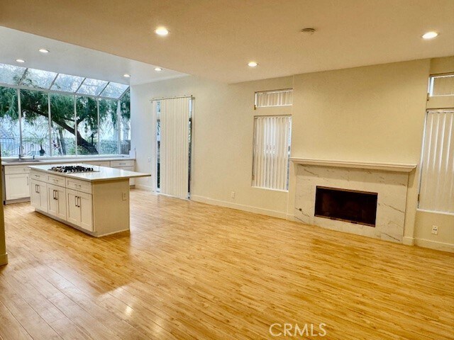 Building Photo - 26562 White Oaks Dr