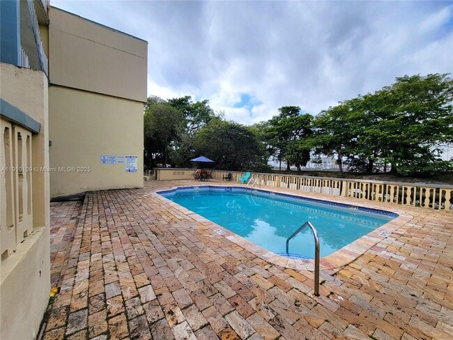 Building Photo - 4275 NW S Tamiami Canal Dr