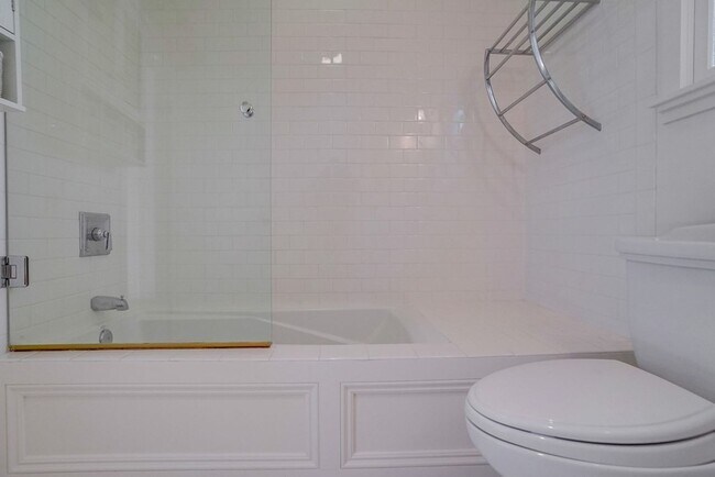 Building Photo - Beautiful 4 Bed/4 Bath Family Home w/pool - Upcoming and available at the end of April!