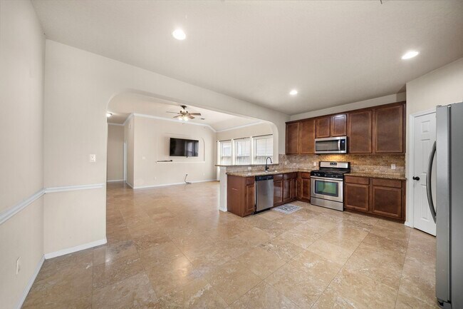 Building Photo - 18319 Hillingdon Ln