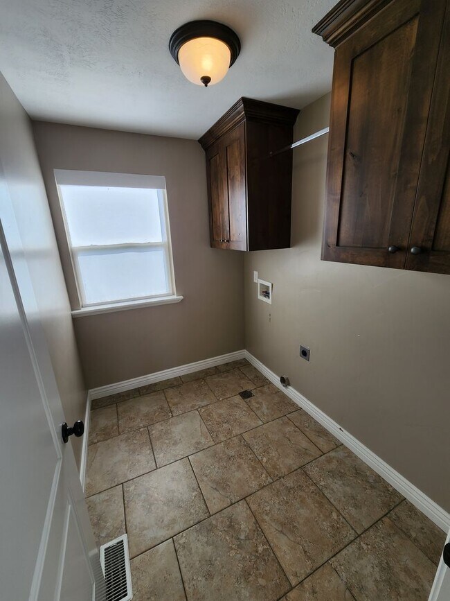 Building Photo - 11369 Hereford Ct