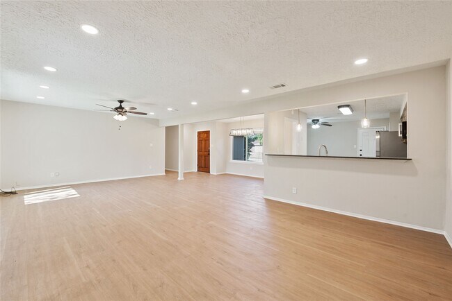 Building Photo - 14115 Bella Dr