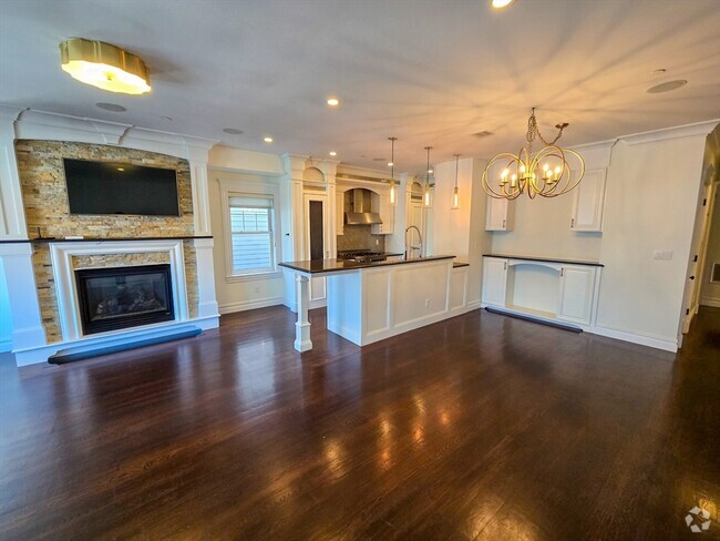 Building Photo - 161 Tudor St