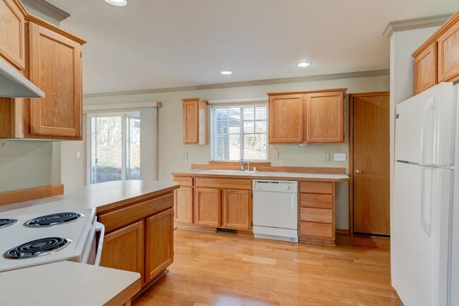 Building Photo - Single Level 3 Bed 2 Bath Home