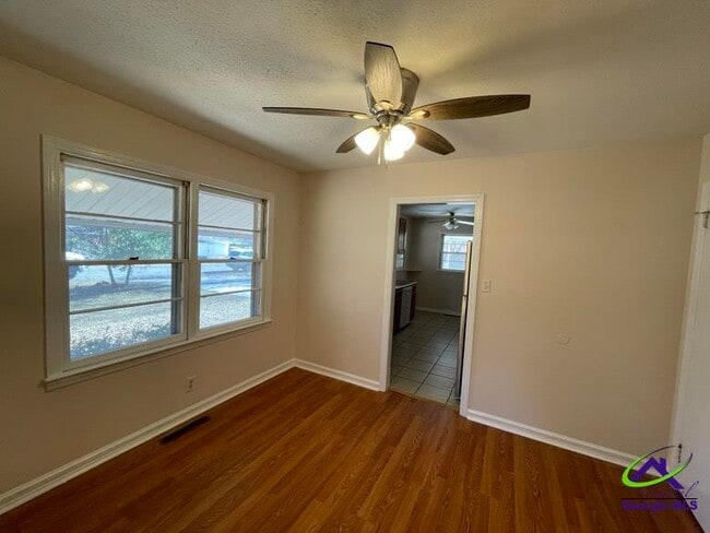 Building Photo - 107 Springdale Dr