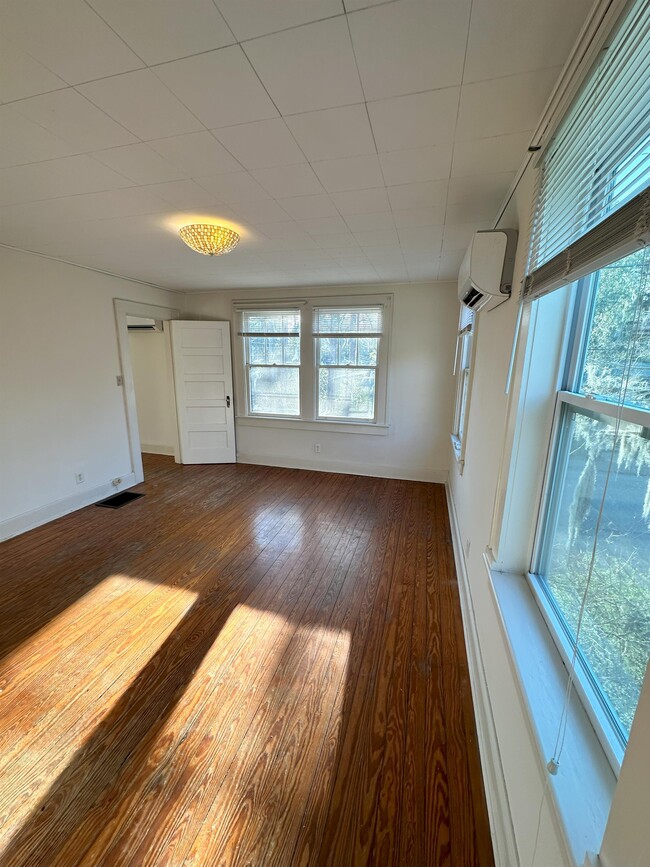 Building Photo - 303 Virginia Ave