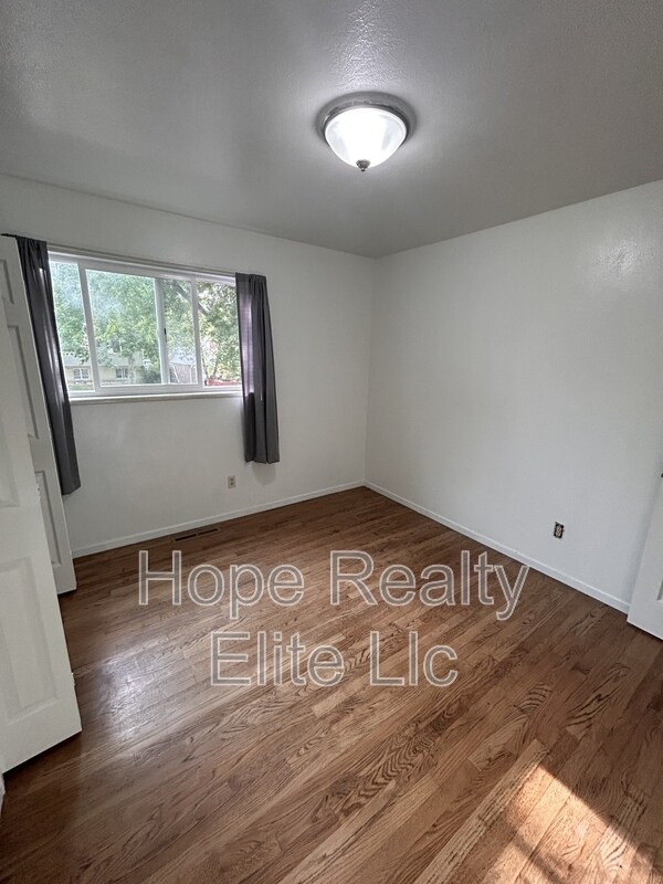 Building Photo - 1106 Querida Dr