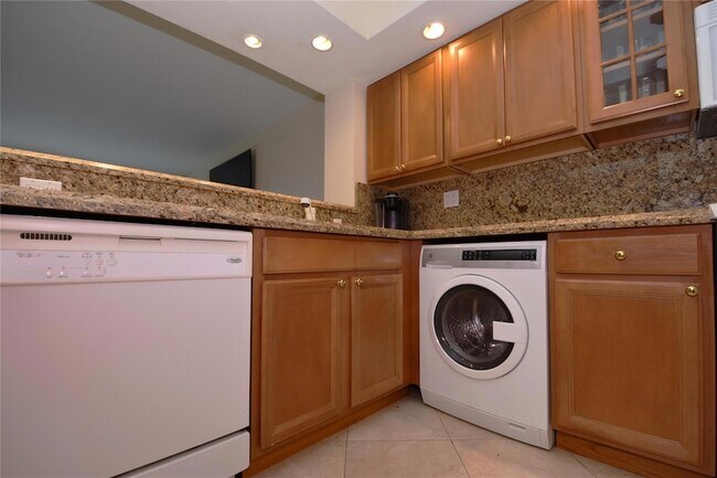 Building Photo - 3850 Galt Ocean Dr