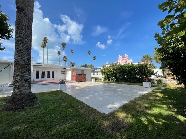 Building Photo - 3411 E Debazan Ave
