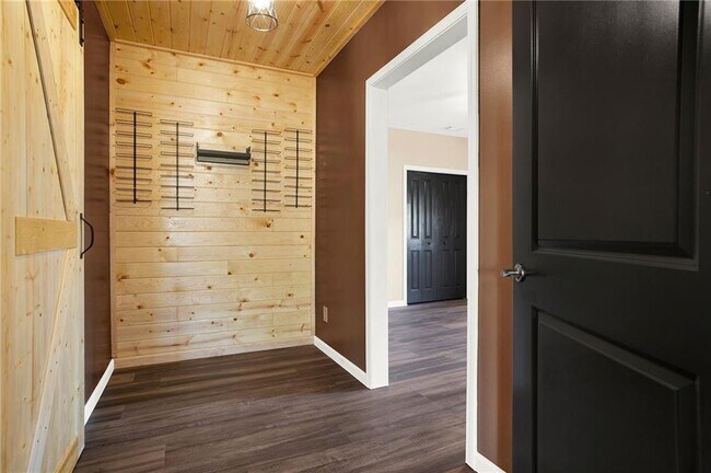 Building Photo - 309 Trappers Bluff