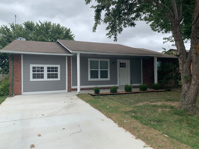 Building Photo - Well Maintained Home In Glenpool!