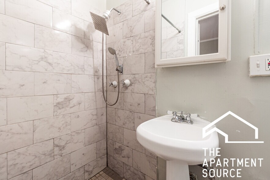 Building Photo - 3835 N Fremont St