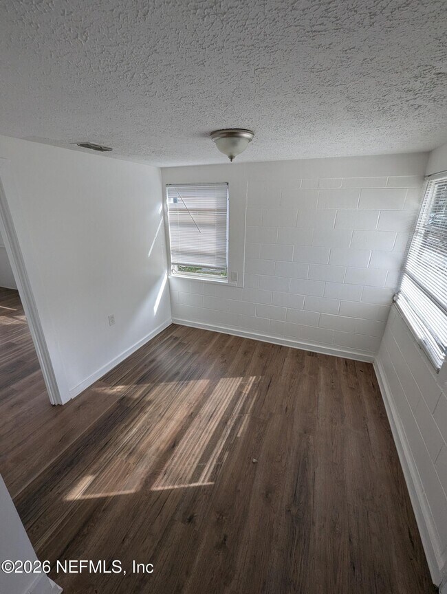 Building Photo - 3333 Myra St