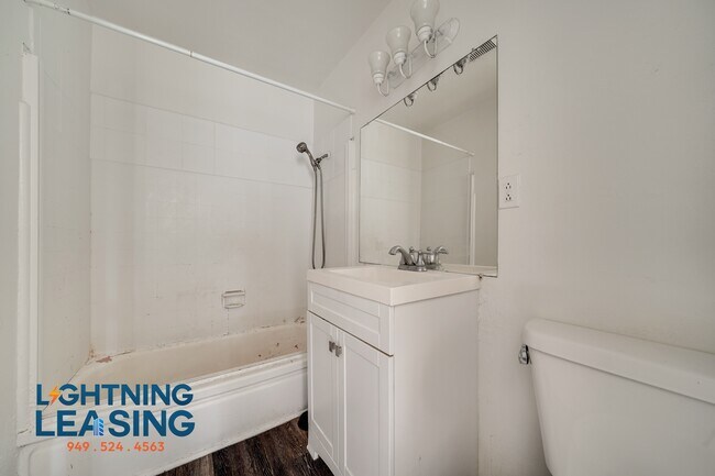 Building Photo - 6927 Whitsett Ave